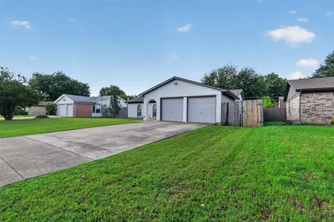1212 Manning St, Benbrook, TX 76126