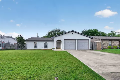 1212 Manning St, Benbrook, TX 76126