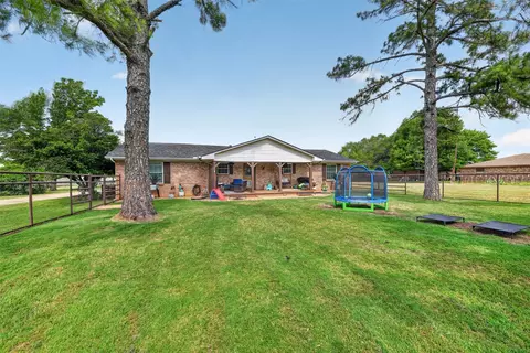 1102 Old Base Rd, Aurora, TX 76078