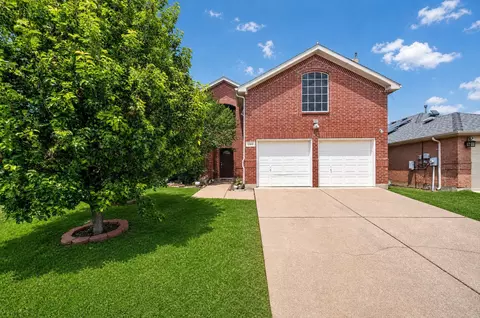 1060 Westbrook Ct, Grand Prairie, TX 75052
