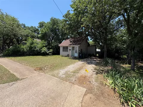 2607 N Locust St, Denton, TX 76209