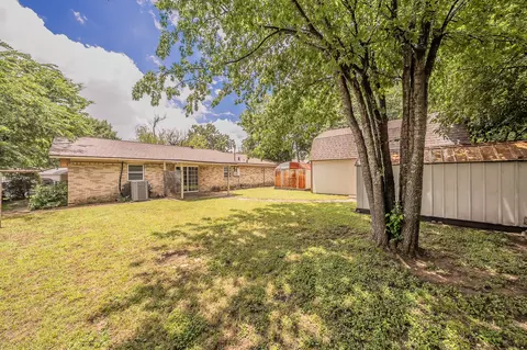 Exterior - 804 N Ector Dr, Euless, TX 76039 photo 6 of 8