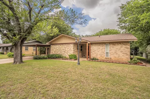 Exterior - 804 N Ector Dr, Euless, TX 76039 photo 4 of 8