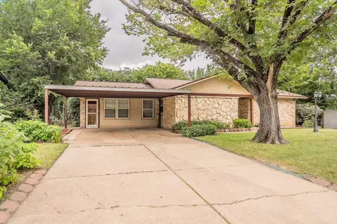 Exterior - 804 N Ector Dr, Euless, TX 76039 photo 2 of 8