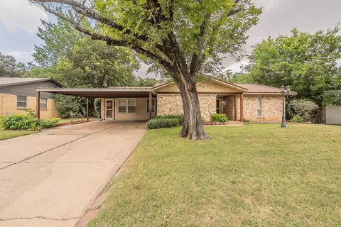 Exterior - 804 N Ector Dr, Euless, TX 76039 photo 3 of 8