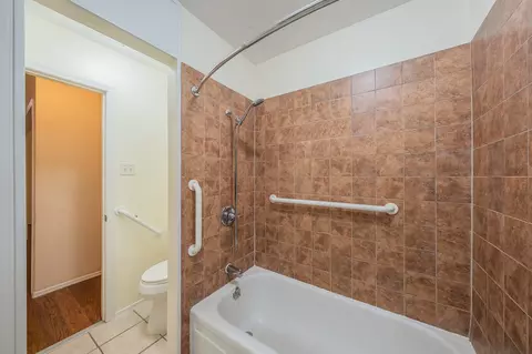 Bath - 804 N Ector Dr, Euless, TX 76039 photo 3 of 4