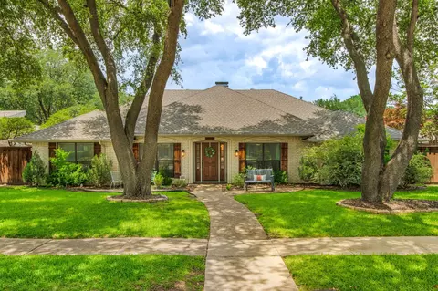 2703 W Prairie Creek Dr, Richardson, TX 75080