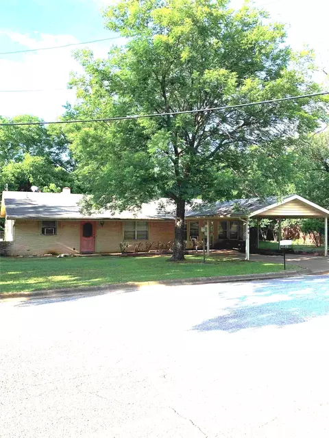 1808 Edgewood Dr, Bridgeport, TX 76426