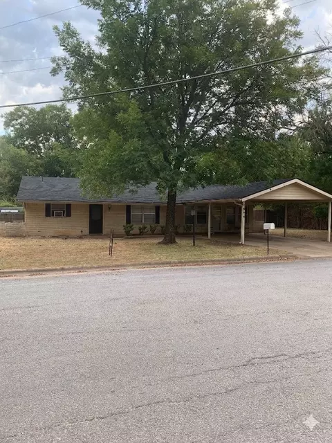 1808 Edgewood Dr, Bridgeport, TX 76426