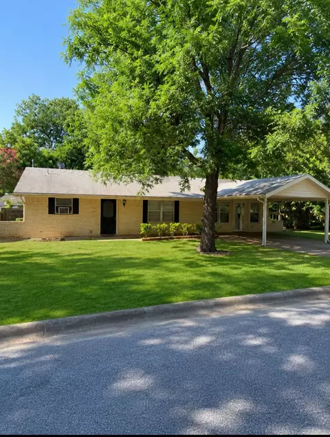 1808 Edgewood Dr, Bridgeport, TX 76426