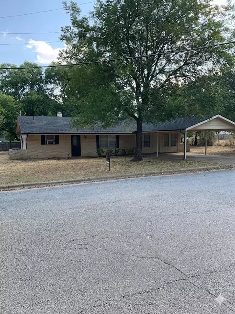 1808 Edgewood Dr, Bridgeport, TX 76426