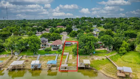 1028 W Lake Dr, Weatherford, TX 76087