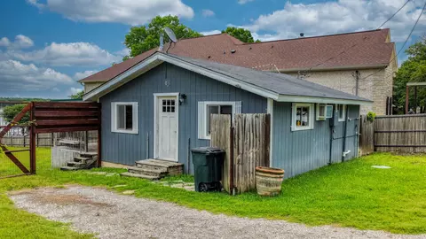 1028 W Lake Dr, Weatherford, TX 76087