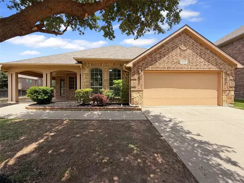 10036 Red Bluff Ln, Fort Worth, TX 76177