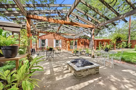 2012 W Lotus Ave, Fort Worth, TX 76111