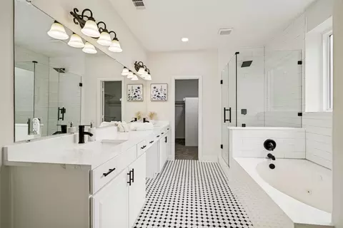 Bath - 4314 Constitution Dr, Rowlett, TX 75089 photo 1 of 4