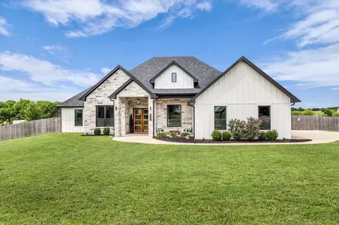 2724 Southwinds Dr, Lorena, TX 76655