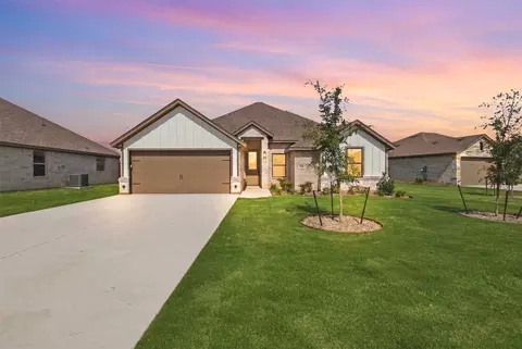 728 Raylan St, Springtown, TX 76082