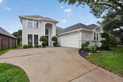 909 Saint Andrews Pl, Desoto, TX 75115