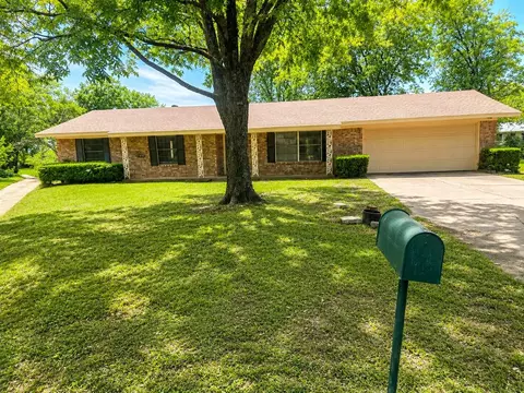 1141 Bowie St, Sulphur Springs, TX 75482