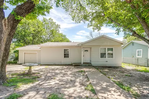 822 Ronald St, White Settlement, TX 76108