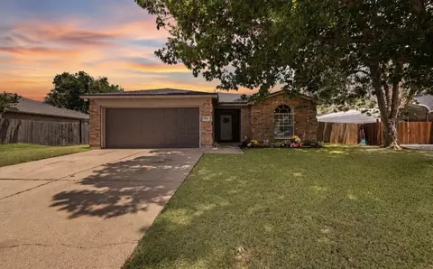1611 Berry Dr, Cleburne, TX 76033