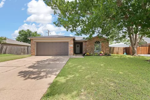 1611 Berry Dr, Cleburne, TX 76033