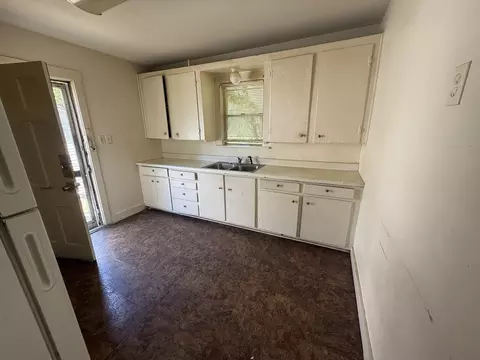 Kitchen - 1724 Mcferrin Ave, Waco, TX 76708 photo 1 of 2