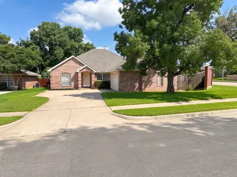 1876 Helen Ln, Lewisville, TX 75067