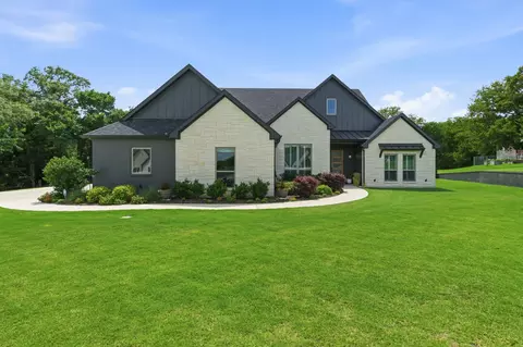 1054 Meadow Wood Ter, Azle, TX 76020