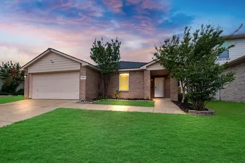 13837 Canyon Ranch Rd, Roanoke, TX 76262