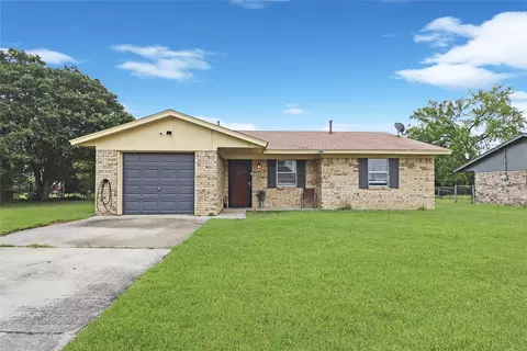 1914 Floral Dr, Gainesville, TX 76240