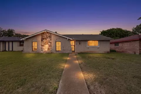 821 Cherry Hills Dr, Lancaster, TX 75134