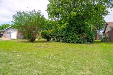 220 Coury Rd, Everman, TX 76140