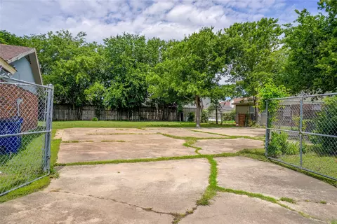 220 Coury Rd, Everman, TX 76140
