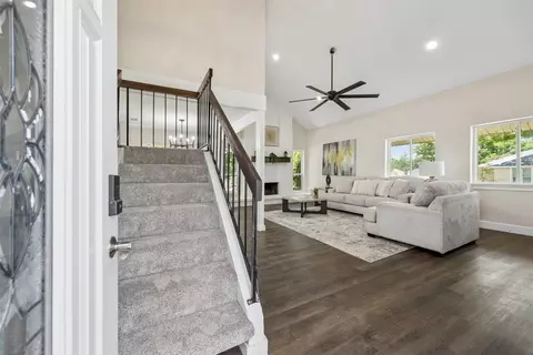 1600 Hartford Dr, Carrollton, TX 75007