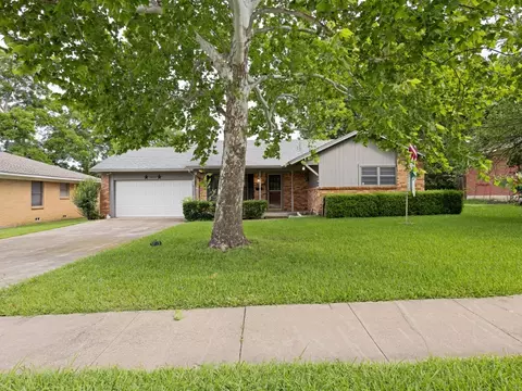 1419 Hillcrest Dr, Sherman, TX 75092