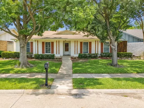 1907 Rambling Ridge Ln, Carrollton, TX 75007