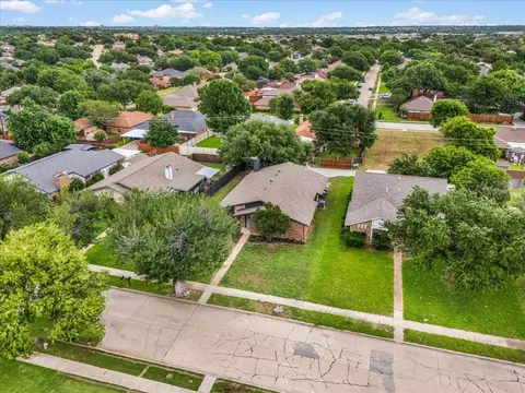 3120 Mayfair Dr, Carrollton, TX 75007