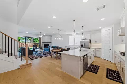 117 Paxton Cir, Arlington, TX 76013