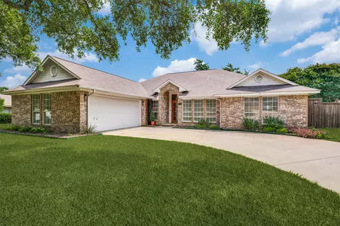 1125 Madlynne Dr, Cedar Hill, TX 75104