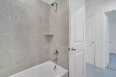 Bath - 455 Eagle Wind Way, Ferris, TX 75125 photo 3 of 3