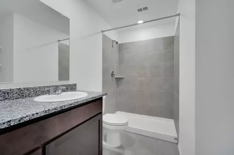 Bath - 455 Eagle Wind Way, Ferris, TX 75125 photo 1 of 3