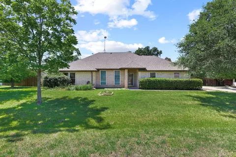 315 Preston Gln, Gunter, TX 75058