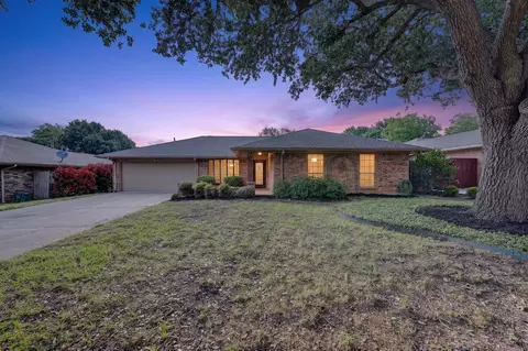 2515 Avonhill Dr, Arlington, TX 76015