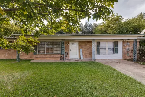 425 Lybrand St, Wills Point, TX 75169