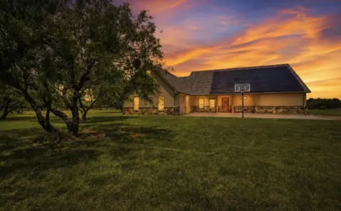 927 Prickly Pear Trl, Gordon, TX 76453
