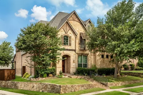 200 San Bernard Dr, Irving, TX 75039
