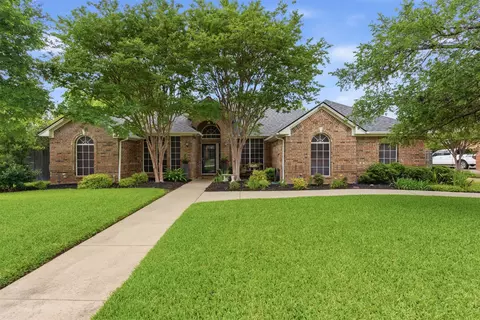 901 Dylan Ct, Burleson, TX 76028