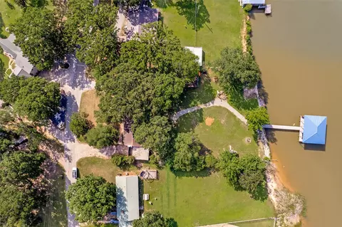 1910 Beavers Cir, Bonham, TX 75418